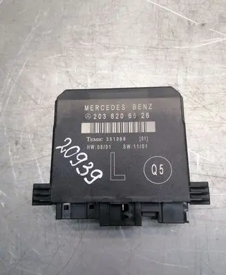 Mercedes-Benz C W203 Door control unit/module 2038206526