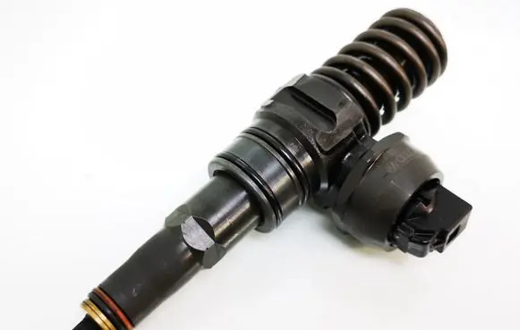 Volkswagen Golf V Fuel injector 038130073AG 0414720215