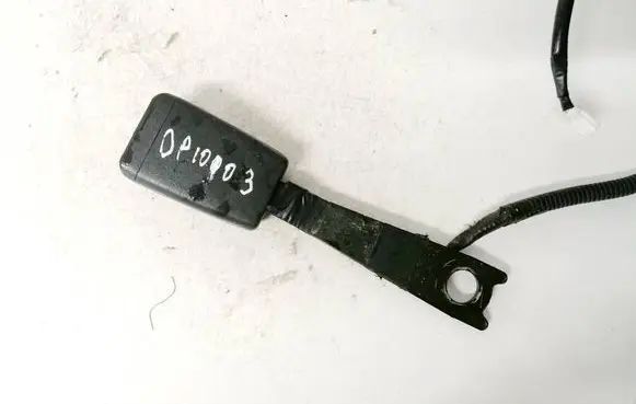 Front seatbelt buckle