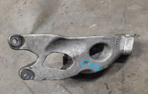 Audi A4 S4 B8 8K Engine mounting bracket 8K0199307BE