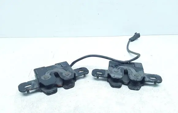 Volvo V70 Engine bonnet/hood lock/catch 30649448 30649447
