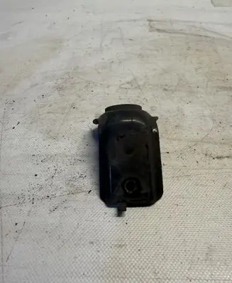 Radiator mount bracket