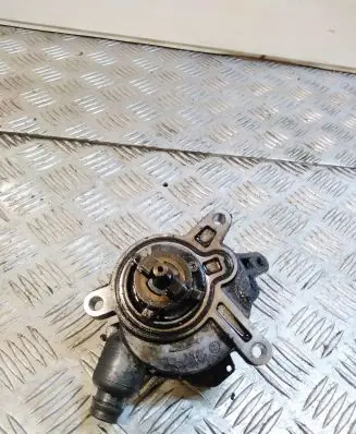 Volvo V70 Vacuum pump 08658230