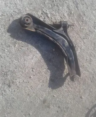 Nissan Qashqai+2 Front lower control arm/wishbone