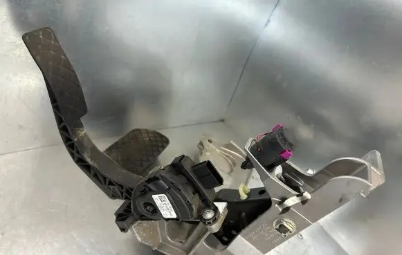 Audi A7 S7 4G Brake pedal bracket assembly 4G1723117