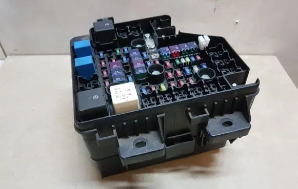 Hyundai Santa Fe Fuse module