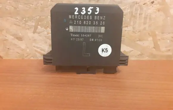 Mercedes-Benz E W210 Door control unit/module 2353 2108203526