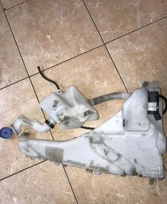 Volvo C70 Windshield washer fluid reservoir/tank
