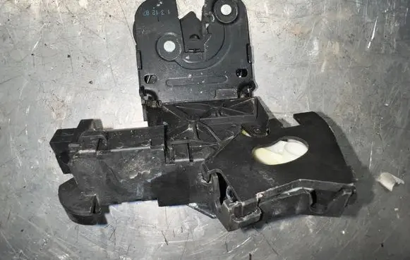 Audi A6 S6 C6 4F Tailgate/trunk/boot lock/catch/latch 8P4827505C