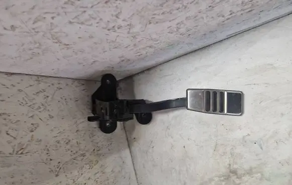Ford Mustang VI Accelerator throttle pedal CR339F836AB