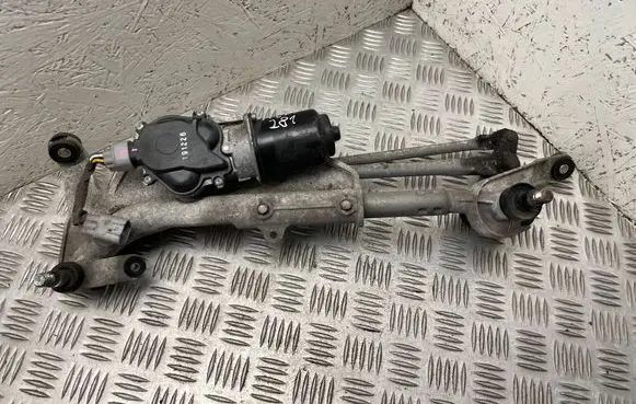 Honda CR-V Front wiper linkage and motor