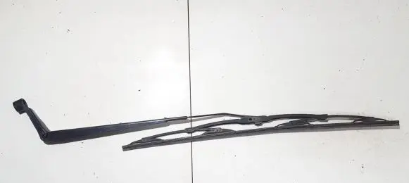 Toyota Avensis T250 Front wiper blade arm