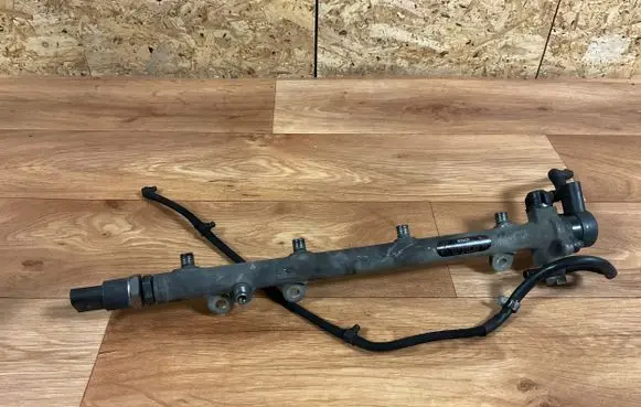 Mercedes-Benz C W203 Fuel main line pipe A6110700095 018001 0445214004
