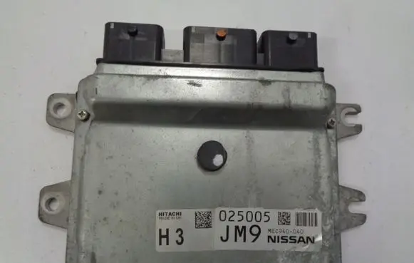 Nissan Juke I F15 Engine control unit/module MEC940040