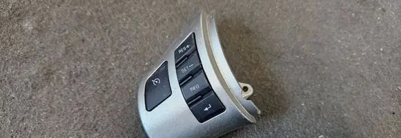 Steering wheel buttons/switches