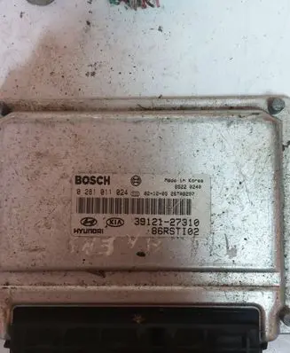 KIA Carens I Engine control unit/module 3912127310 0281011024