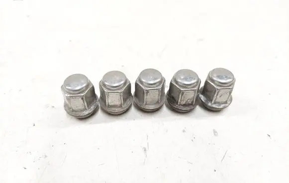 Chrysler PT Cruiser Nuts/bolts 