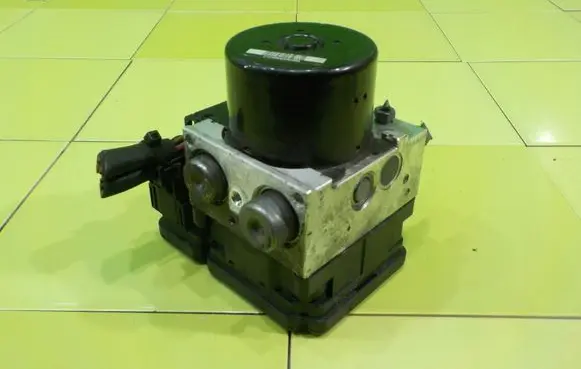 Mercedes-Benz C W204 ABS Pump A2049012500 XP142