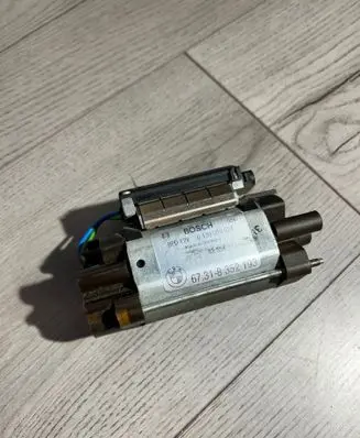 BMW 5 E39 Seat adjustment motor 0130008074 63858 67318352193
