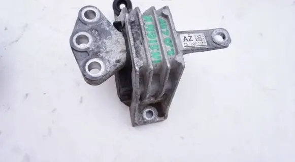 Opel Insignia A Engine mount bracket APAPODUSZKA