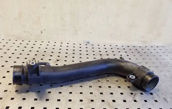 Ford Focus Air intake duct part CV616C784BE CV616C784AE