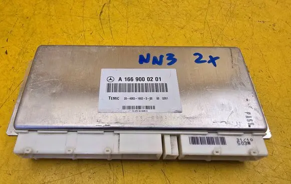 Mercedes-Benz ML W166 Air suspension control unit module (rear) A1669000201