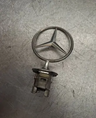 Mercedes-Benz E W211 Manufacturer badge logo/emblem