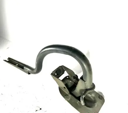 Tailgate/trunk/boot hinge
