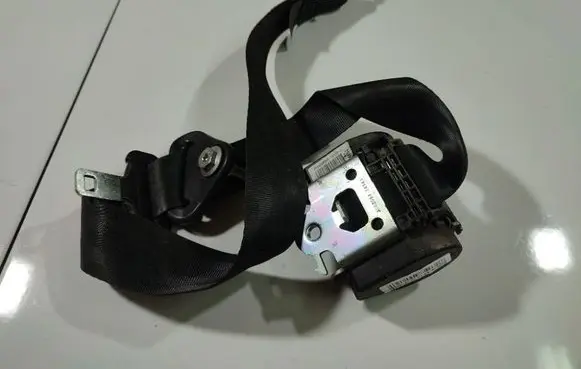 Rear seatbelt