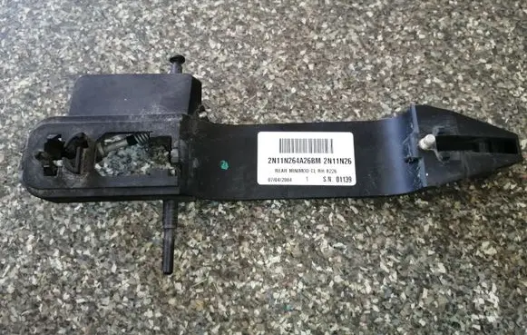 Rear door exterior handle/bracket