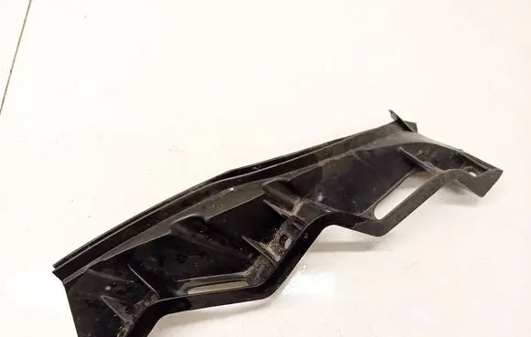 Front bumper mounting bracket