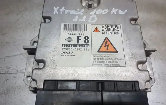 Nissan X-Trail T30 Engine control unit/module 23710EQ405 5800380 2758003802