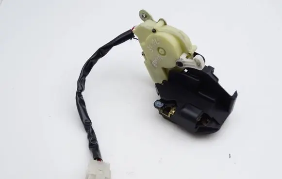 Mazda 626 Front door lock 