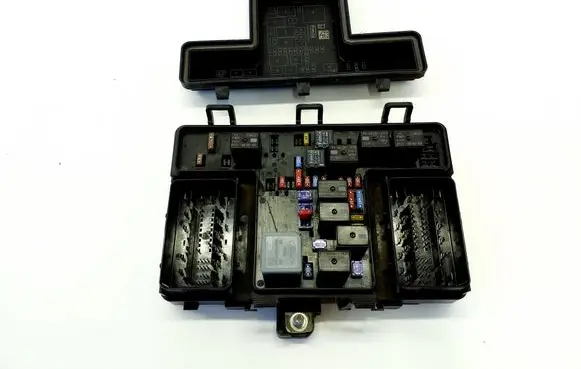 Ford Mondeo MK V Fuse module FG9T14A067ZA