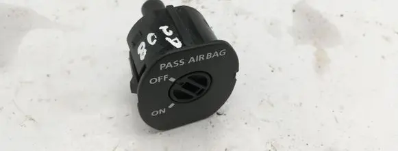 Land Rover Range Rover L322 Passenger airbag on/off switch YWL500060PUY