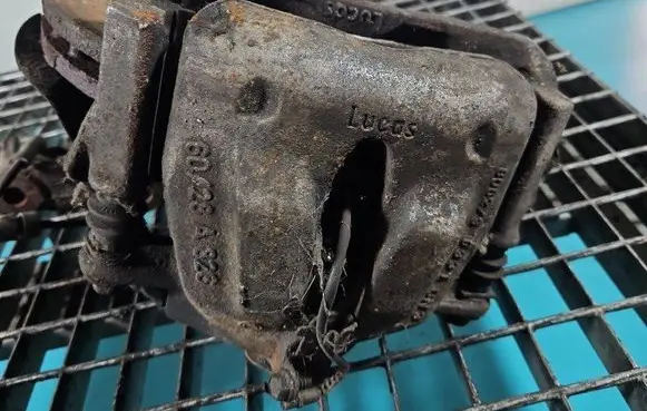 Front brake caliper