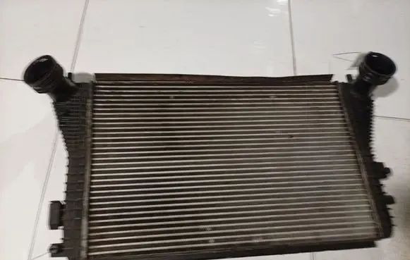 Volkswagen Jetta V Intercooler radiator 1K0145803E