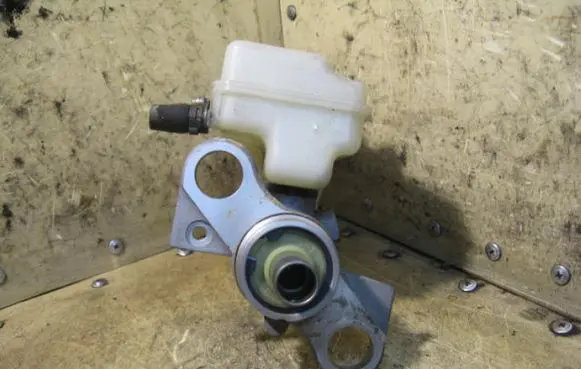 Renault Megane II Master brake cylinder B307317