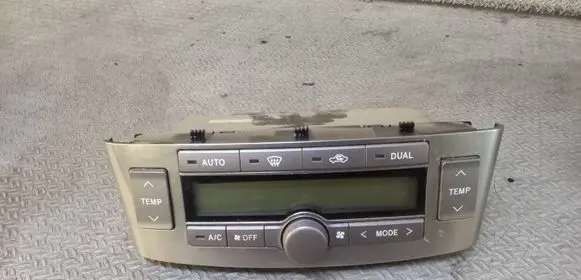 Toyota Avensis T250 Climate control unit 5590005160