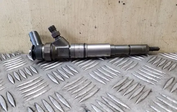 BMW X5 E53 Fuel injector 0445110131 7789661