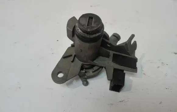 Audi A4 S4 B7 8E 8H Tailgate exterior lock 8E0827573