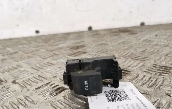 Toyota Prius (XW30) Electric window control switch 192801