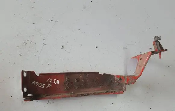 Audi A4 S4 B8 8K Fender mounting bracket