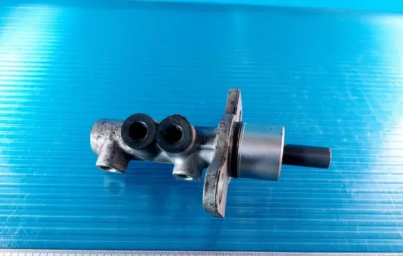 Audi A6 S6 C5 4B Master brake cylinder 81973