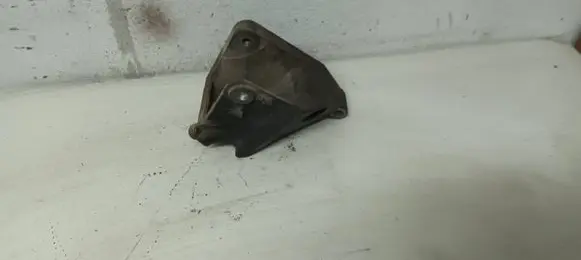 Opel Vectra C Engine mounting bracket 13112030 1011