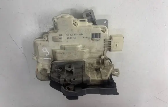 Audi Q3 8U Front door lock 8J2837016A