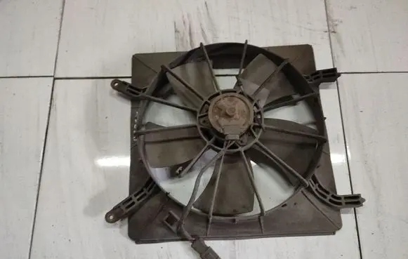 Honda CR-V Radiator cooling fan shroud 