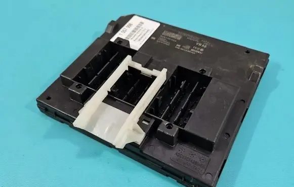 Skoda Octavia Mk3 (5E) Central body control module 5Q0937084DD IMPRK1557998