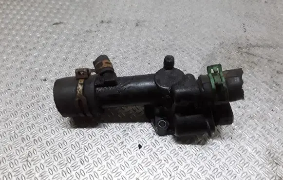 Dacia Logan I Thermostat/thermostat housing 8200954233