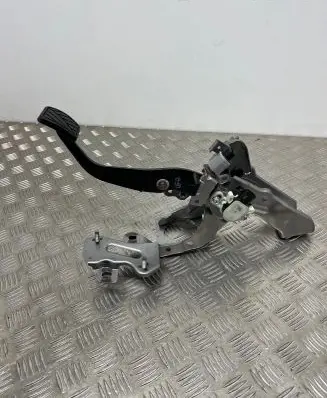 Suzuki Swift III Brake pedal